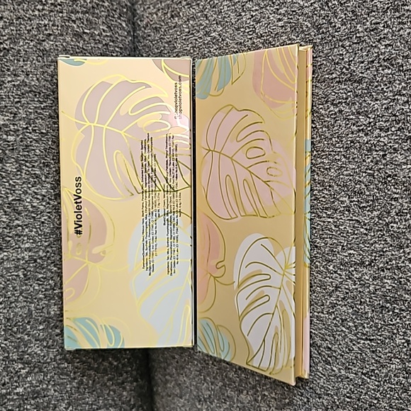 Violet Voss Pretty in Paradise All in One Face & Eye Shadow Palette - Picture 6 of 7